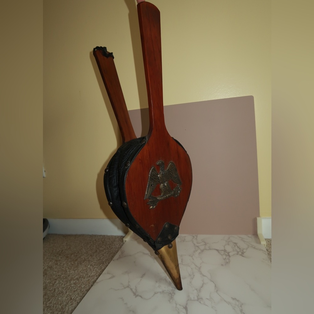 ‼️ANTIQUE LEATHER WOOD & BRASS FIRE BELOWS WITH EAGLE EMBLEM COLONIAL STYLE‼️